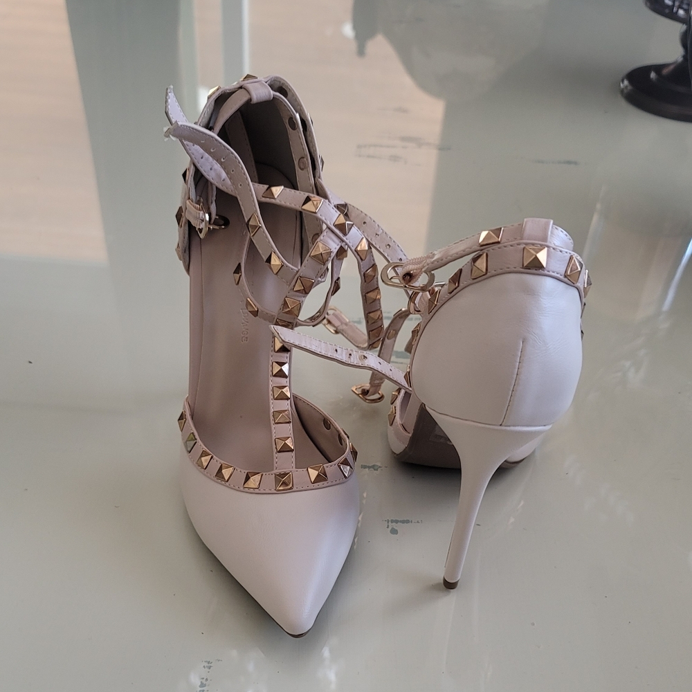 Heels - Picture 2 of 7